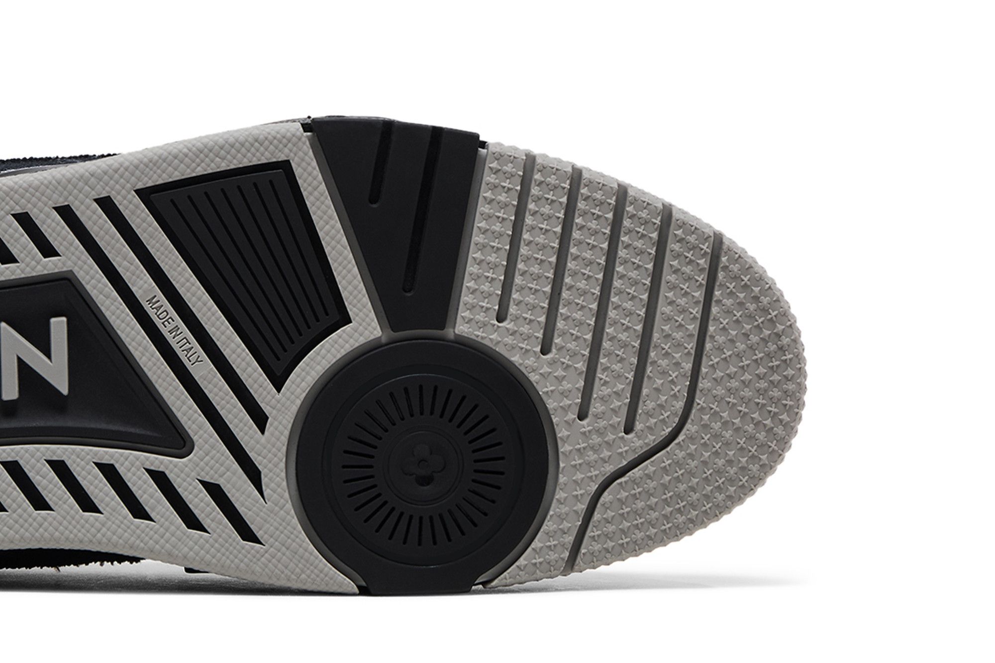 Purchase 루이비통 트레이너 블랙 모노그램 데님 (shortened: LV 트레이너 블랙 데님) 1ACFS1