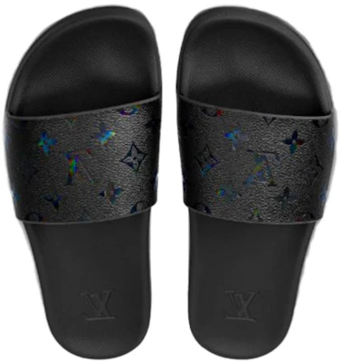 Louis Vuitton Waterfront Monogram "Iridescent" Sandalen 1A7WHI Shop Louis Vuitton Waterfront Monogram "Iridescent" Sandalen 1A7WHI