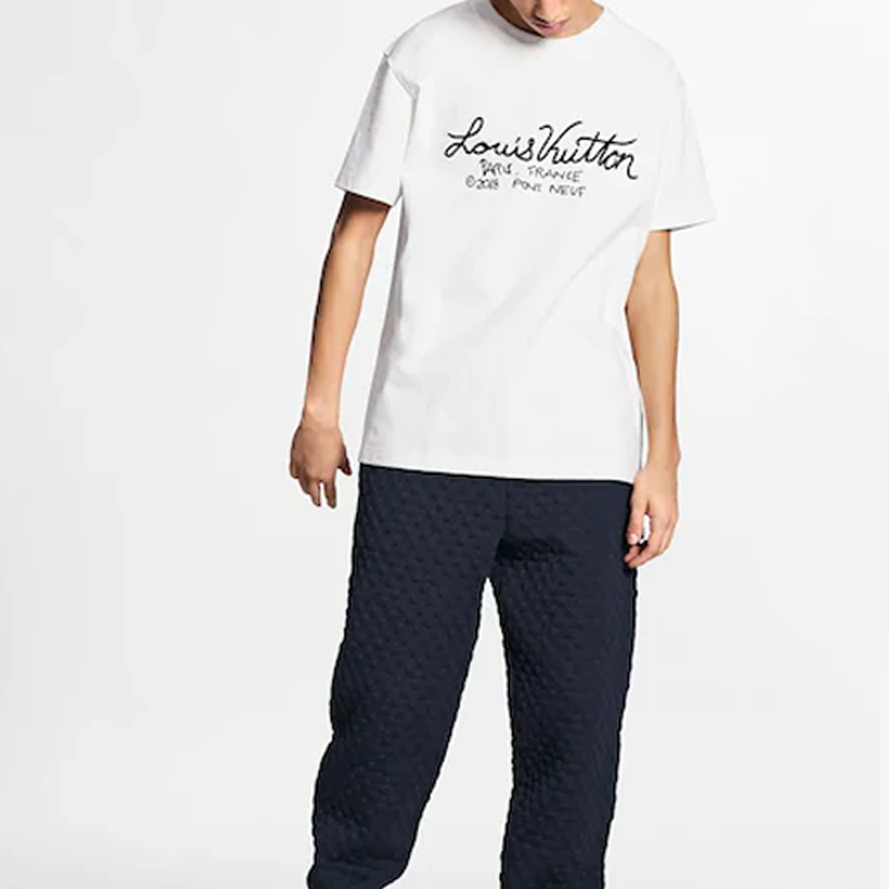 Purchase Louis Vuitton Kaos Putih Lengan Pendek dengan Bordir Grafis 1A7XNE