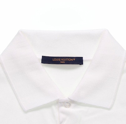 루이비통 화이트 솔리드 컬러 루즈핏 버튼 반팔 폴로. 1A1S9K Sizing 루이비통 화이트 솔리드 컬러 루즈핏 버튼 반팔 폴로. 1A1S9K