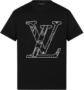 LOUIS VUITTON x NBA Kaos Unisex Hitam Logo Print Klasik. 1A8X0U Order LOUIS VUITTON x NBA Kaos Unisex Hitam Logo Print Klasik. 1A8X0U