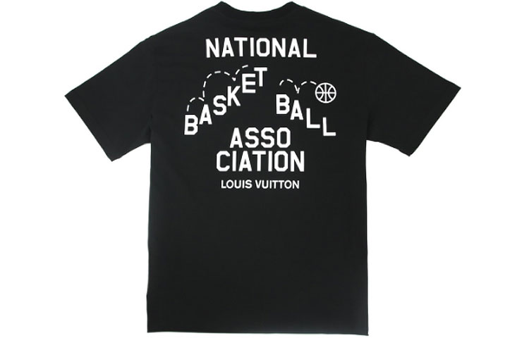 Lookbook LOUIS VUITTON x NBA Kaos Unisex Hitam Logo Print Klasik. 1A8X0U
