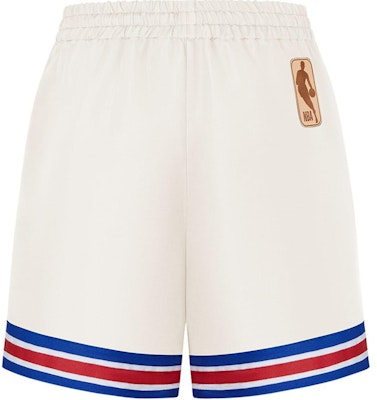 LOUIS VUITTON x NBA Celana Pendek Basket Kulit Putih Pria dengan Logo. 1A90T8 Lookbook LOUIS VUITTON x NBA Celana Pendek Basket Kulit Putih Pria dengan Logo. 1A90T8
