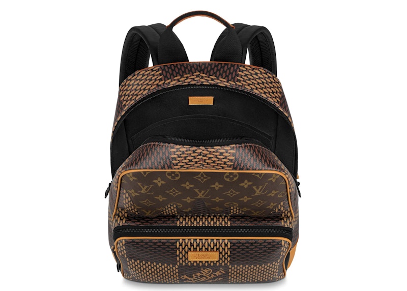 Lookbook 路易威登 x Nigo 校園雙肩包，Damier Ebene 巨型棕色。