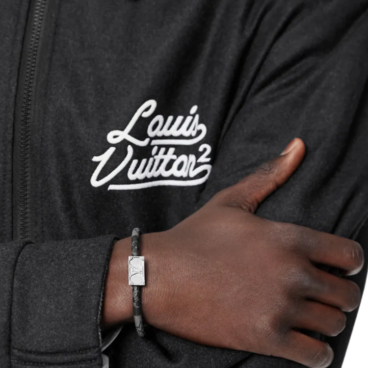 Shop LOUIS VUITTON x Nigo Gelang Kanvas Logam Kelabu/Hitam Unisex M8040E