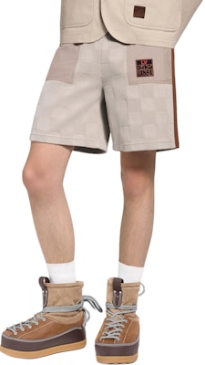 루이비통 x 니고 협업 다미에 FW25 체크 드로스트링 쇼츠 남성용 1AIML2 Lookbook 루이비통 x 니고 협업 다미에 FW25 체크 드로스트링 쇼츠 남성용 1AIML2