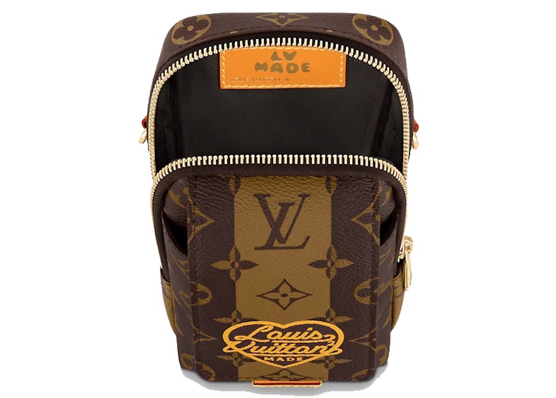 Lookbook 루이비통 x 니고 플랩 더블 폰 파우치 브라운 
