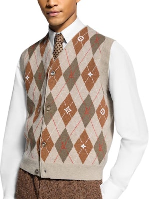 Chaleco de punto bordado LOUIS VUITTON x Nigo FW25 Argyle V-Neck 1AIMDH Lookbook Chaleco de punto bordado LOUIS VUITTON x Nigo FW25 Argyle V-Neck 1AIMDH