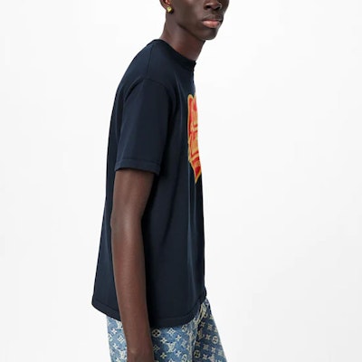 LOUIS VUITTON x NIGO LV2 SS22 Baju-T Logo Hati Besar Biru Gelap. 1A9GM1 Purchase LOUIS VUITTON x NIGO LV2 SS22 Baju-T Logo Hati Besar Biru Gelap. 1A9GM1