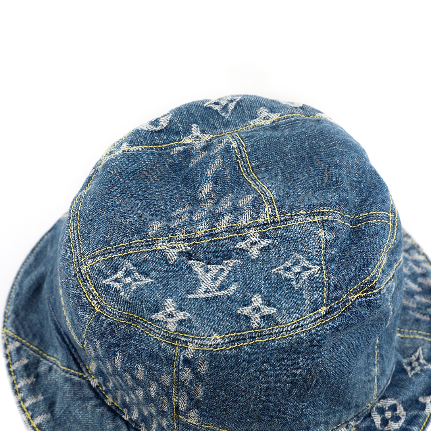 Shop LOUIS VUITTON x NIGO Topi Bucket Monogram Denim dengan Logo Klasik. MP2733+MP2734
