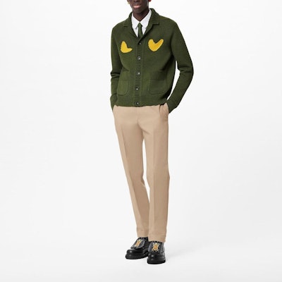 루이 비통 x 니고 SS22 지오메트릭 니트 칼라 가디건 올리브 그린. 1A9GLP Lookbook 루이 비통 x 니고 SS22 지오메트릭 니트 칼라 가디건 올리브 그린. 1A9GLP