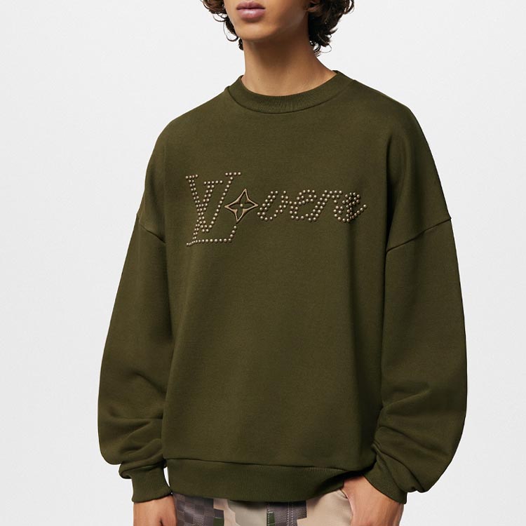 Shop 루이비통 x 퍼렐 로고 스터드 프린트 크루넥 스웻셔츠 그린 1AFJH9