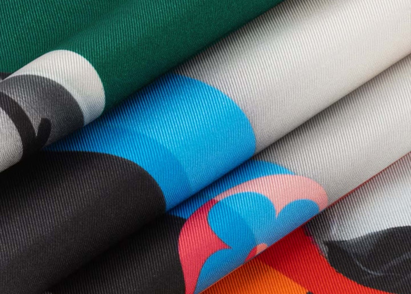 Lookbook 루이 비통 x 순이천 애니모그램 포트레이트 스퀘어 90 피콕 블루 
