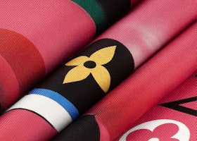 Louis Vuitton x Sun Yitian Animogram Kelinci Persegi 90 Pink Lookbook Louis Vuitton x Sun Yitian Animogram Kelinci Persegi 90 Pink