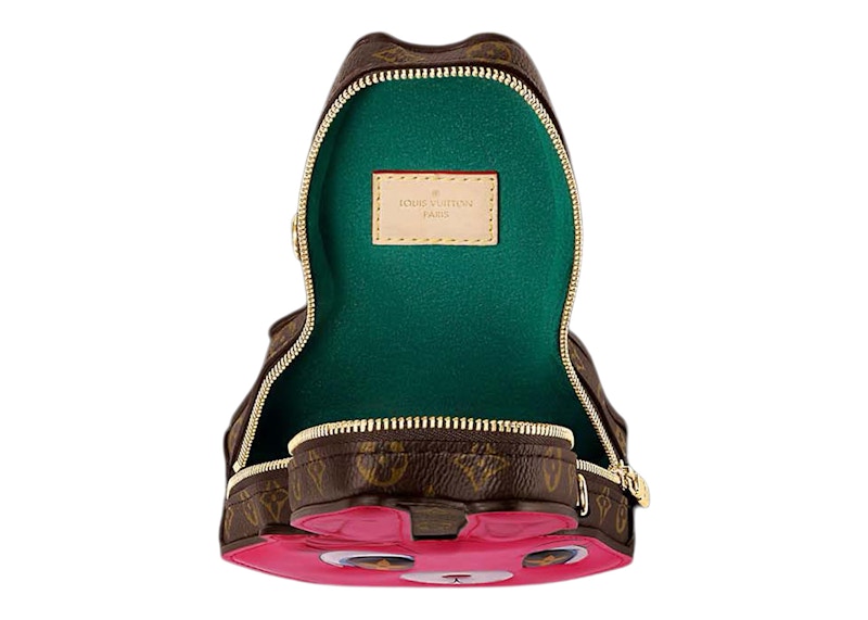 Lookbook Dompet Rantai Louis Vuitton x Sun Yitian Arnab Merah Jambu