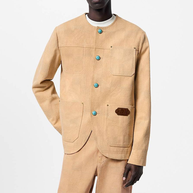 Lookbook LOUIS VUITTON x Timberland FW24 Jaket Rajut Monogram Khaki Pria 1AFXPB