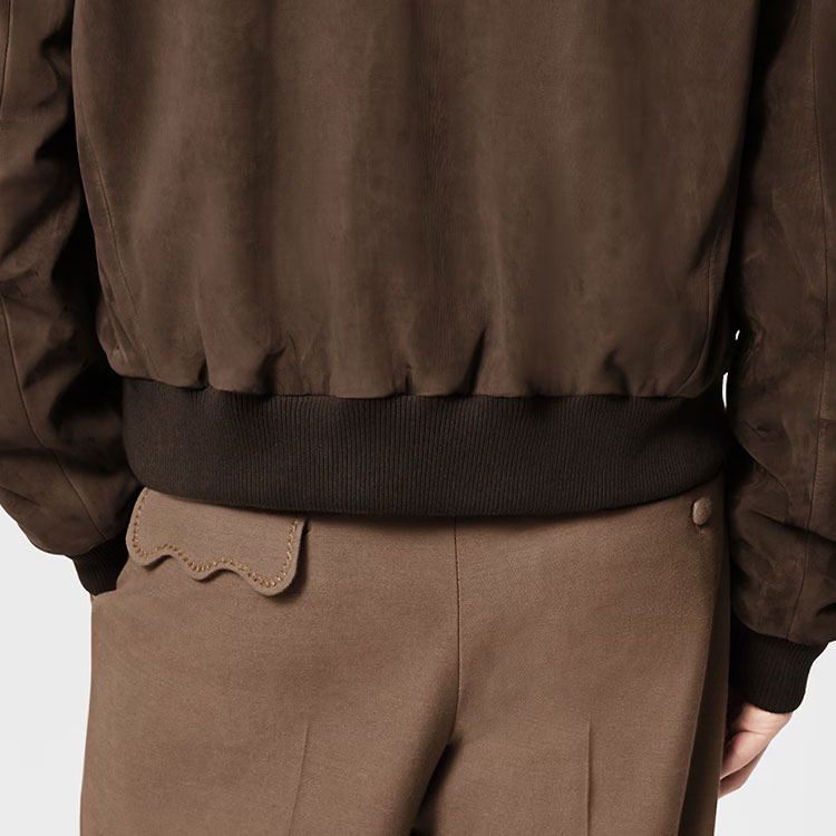 Sizing LOUIS VUITTON x Tyler SS24 Chocolate Leather Bomber Jacket for Men. 1AFPWA