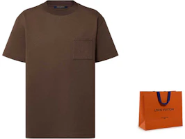 Lookbook 路易威登 x Tyler SS24 浮雕Logo口袋T恤 巧克力棕色短袖上衣 1AFPT6