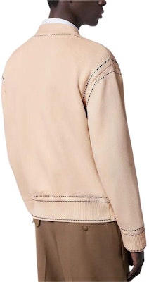 路易威登 x Tyler SS24 男士奶油色Logo V領針織開衫 1AFPXW Sizing 路易威登 x Tyler SS24 男士奶油色Logo V領針織開衫 1AFPXW