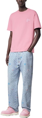 LOUIS VUITTON x Tyler SS24 Logo T-Shirt Lelaki Merah Jambu Bersulam. 1AFPSP Shop LOUIS VUITTON x Tyler SS24 Logo T-Shirt Lelaki Merah Jambu Bersulam. 1AFPSP