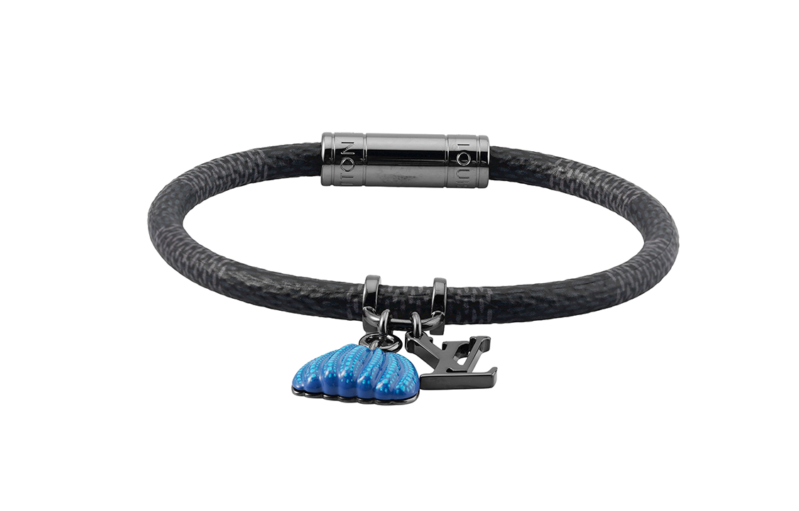 Lookbook LOUIS VUITTON x Yayoi Kusama Gelang Lelaki Kanvas Biru Metal Kolaborasi. M8153