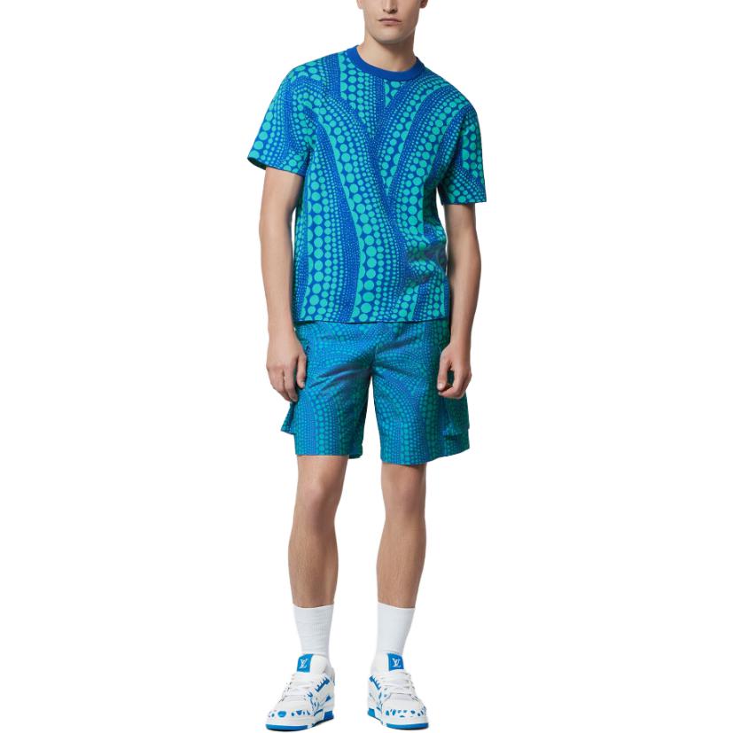 Lookbook LOUIS VUITTON x Yayoi Kusama SS23 Kaos Logo Wajah Bordir Biru. 1AB6P6