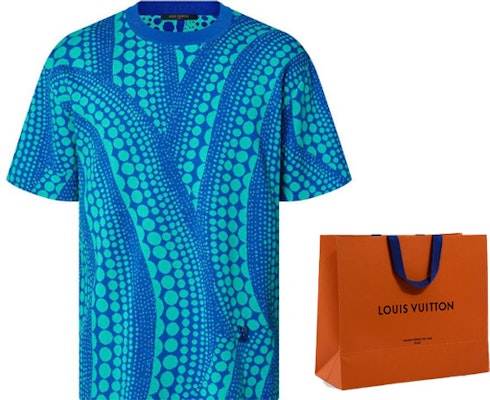 LOUIS VUITTON x Yayoi Kusama SS23 Kaos Logo Wajah Bordir Biru. 1AB6P6 Sizing LOUIS VUITTON x Yayoi Kusama SS23 Kaos Logo Wajah Bordir Biru. 1AB6P6