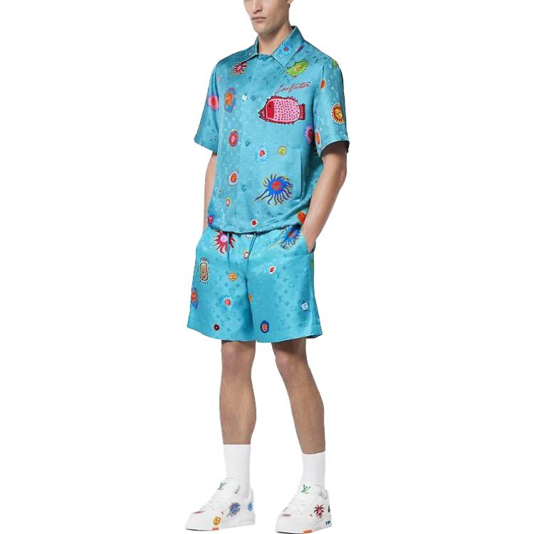 Lookbook Camisa Azul Hombre Louis Vuitton x Yayoi Kusama SS23 con Estampado de Rostros. 1AB7IK