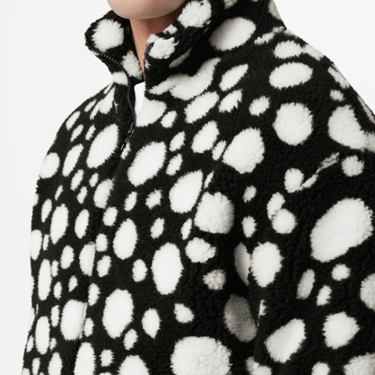 Details for LOUIS VUITTON x Yayoi Kusama SS23 Jaket Fleece Zip Polka Dot Hitam Lelaki. 1AB6HE