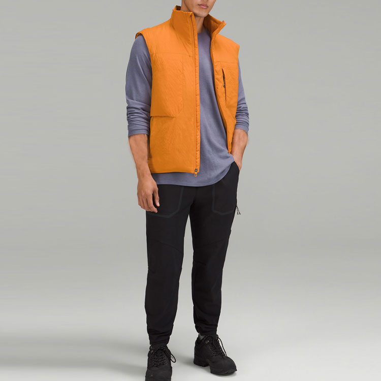 Shop Lululemon 保暖纯色无袖休闲背心 LM4AIES