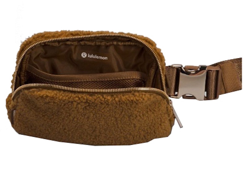 Lookbook Lululemon盆栽焦糖色羊羔絨腰包斜挎包