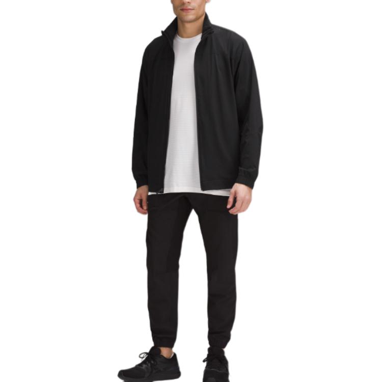 Shop Lululemon 训练通风可收纳连帽夹克 LM3F37S