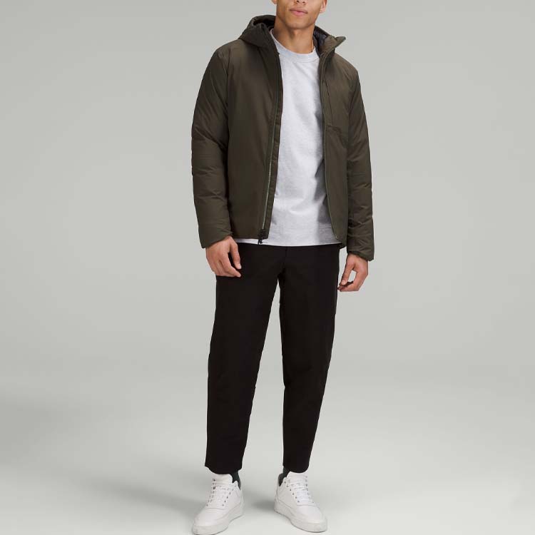 Shop Chaqueta corta con capucha reflectante Lululemon Pinnacle Warmth Glyde™ para hombre. LM4AHAS