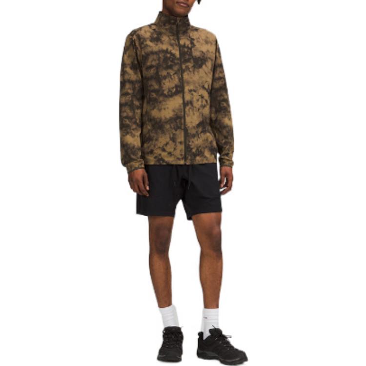 Shop Lululemon SS22男款探险家扎染拉链夹克 黄色棕色 LM4AGSS