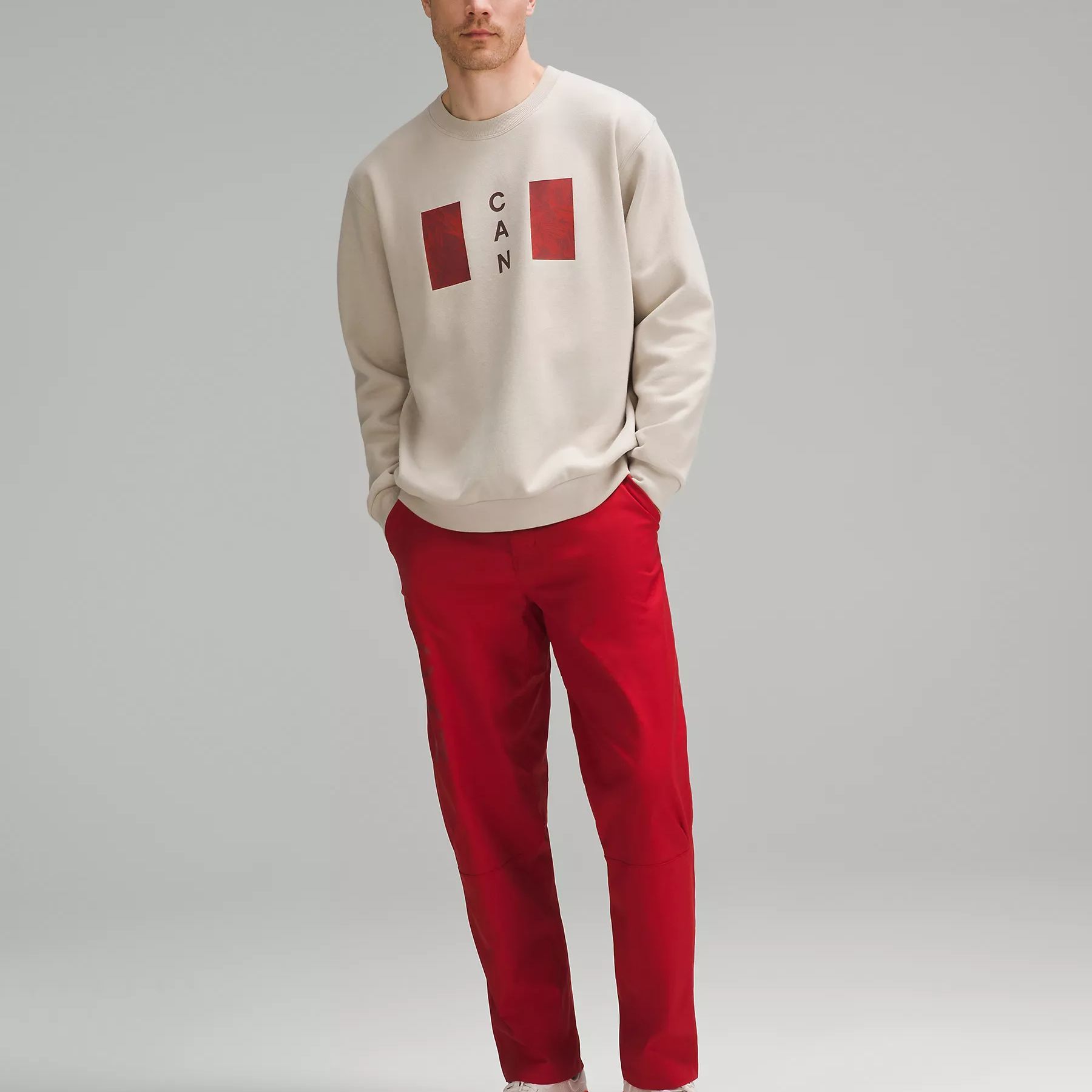 Shop Lululemon 加拿大队男女宽松版奥运套头衫沙漠米色 LM3FGSS