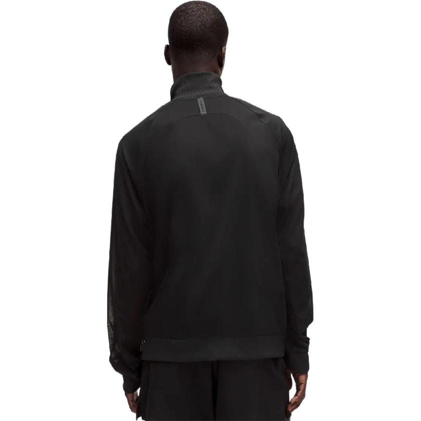 Lookbook Lululemon x SLNSH 宽松高领长袖纯色夹克. LM3FOSS