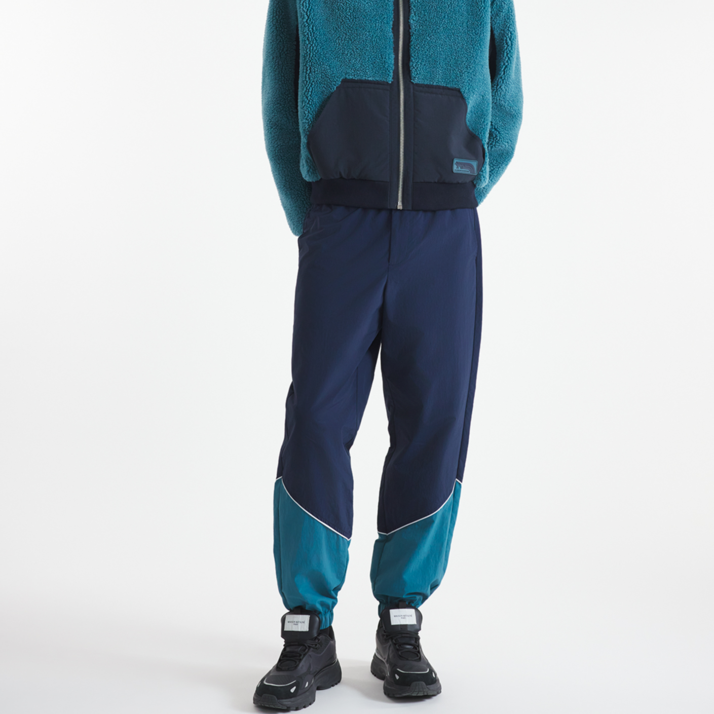 Shop Maison Kitsune Seluar Kasual Tirus Longgar Biru/Navy Lelaki FW24. NM01101WQ4030-0021