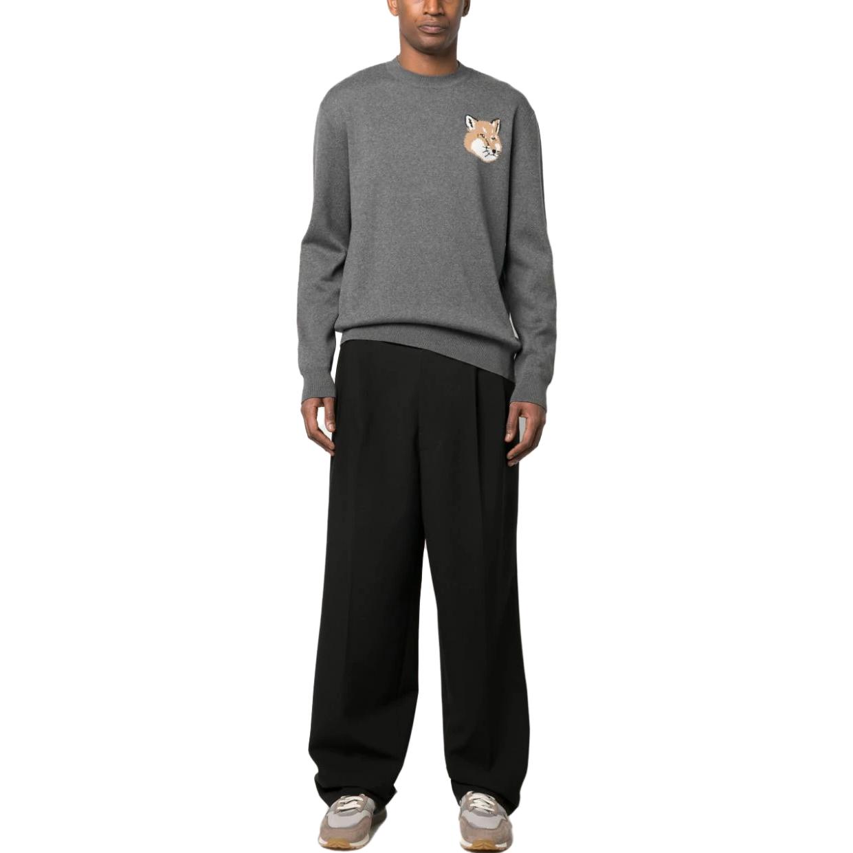 Lookbook Maison Kitsune SS23 Crewneck Sweater Kelabu dengan Rekaan Sulam Rubah KM00505KT1078-H170