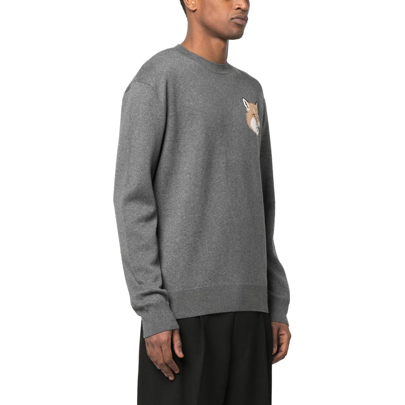 Purchase Maison Kitsune SS23 Crewneck Sweater Kelabu dengan Rekaan Sulam Rubah KM00505KT1078-H170