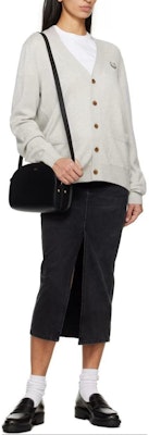 Maison Kitsune SS24 Kardigan Rajutan Longgar Leher-V Kelabu Muda Corak Logo. MM00509KT1036-H120 Shop Maison Kitsune SS24 Kardigan Rajutan Longgar Leher-V Kelabu Muda Corak Logo. MM00509KT1036-H120