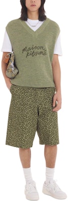 Maison Kitsune SS24 Baju Tanpa Lengan Hijau dengan Leher V & Sulaman Huruf MM00808KT1108-H358 Shop Maison Kitsune SS24 Baju Tanpa Lengan Hijau dengan Leher V & Sulaman Huruf MM00808KT1108-H358