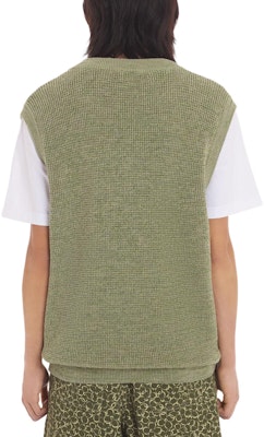 Maison Kitsune SS24 Baju Tanpa Lengan Hijau dengan Leher V & Sulaman Huruf MM00808KT1108-H358 Details for Maison Kitsune SS24 Baju Tanpa Lengan Hijau dengan Leher V & Sulaman Huruf MM00808KT1108-H358