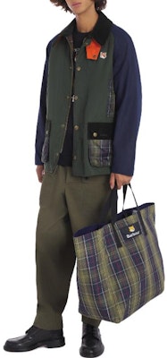 Maison Kitsune x Barbour FW23 Jaket Berkolar Kotak Hijau Patch Fox Unisex MWX2238GN72-P324 Purchase Maison Kitsune x Barbour FW23 Jaket Berkolar Kotak Hijau Patch Fox Unisex MWX2238GN72-P324