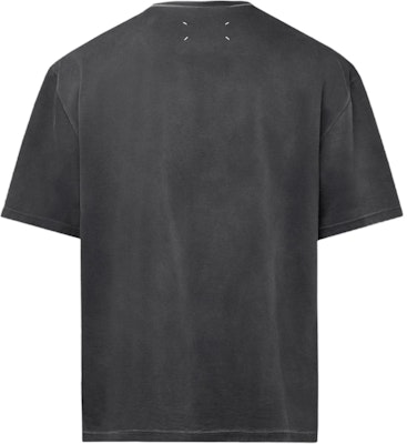 Maison Margiela Kaos Longgar Cetak Huruf Crew Neck Warna Abu Gelap. S50GC0685S23883-860 Lookbook Maison Margiela Kaos Longgar Cetak Huruf Crew Neck Warna Abu Gelap. S50GC0685S23883-860