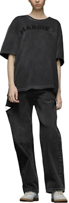 Maison Margiela Kaos Longgar Cetak Huruf Crew Neck Warna Abu Gelap. S50GC0685S23883-860 Shop Maison Margiela Kaos Longgar Cetak Huruf Crew Neck Warna Abu Gelap. S50GC0685S23883-860