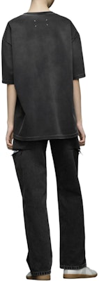 Maison Margiela Kaos Longgar Cetak Huruf Crew Neck Warna Abu Gelap. S50GC0685S23883-860 Purchase Maison Margiela Kaos Longgar Cetak Huruf Crew Neck Warna Abu Gelap. S50GC0685S23883-860