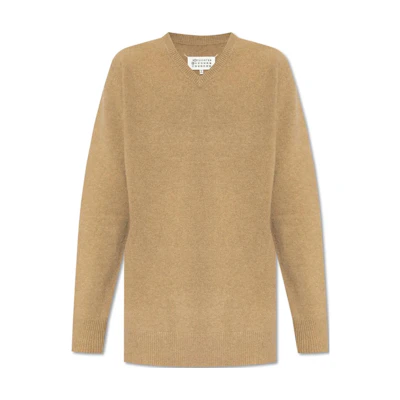 Maison Margiela Yellow Solid V-Neck Pullover Long Sleeve Sweater S50HN0006M13058124M