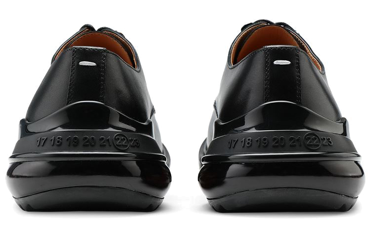 Shop Maison Margiela 经典低帮鞋“黑色厚底” S57WQ0157P3292H8206