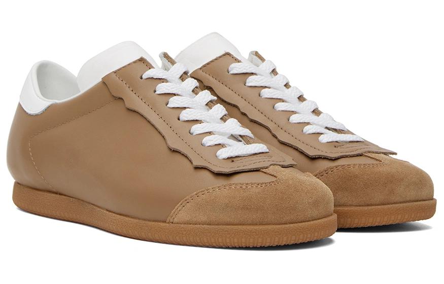 Lookbook Maison Margiela Featherlight ''Low-Top en Suède Marron Clair'' S57WS0465P4308T2172