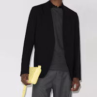 Lookbook Maison Margiela FW21 黑色無領修身單排扣西裝。 S50BN0447S44330